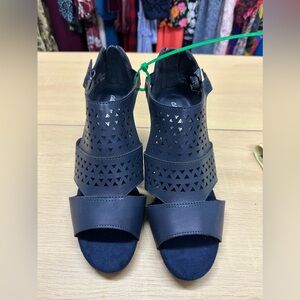 Easy Street Women’s Adara Navy Heeled Sandal Size 7.5 W NWOT